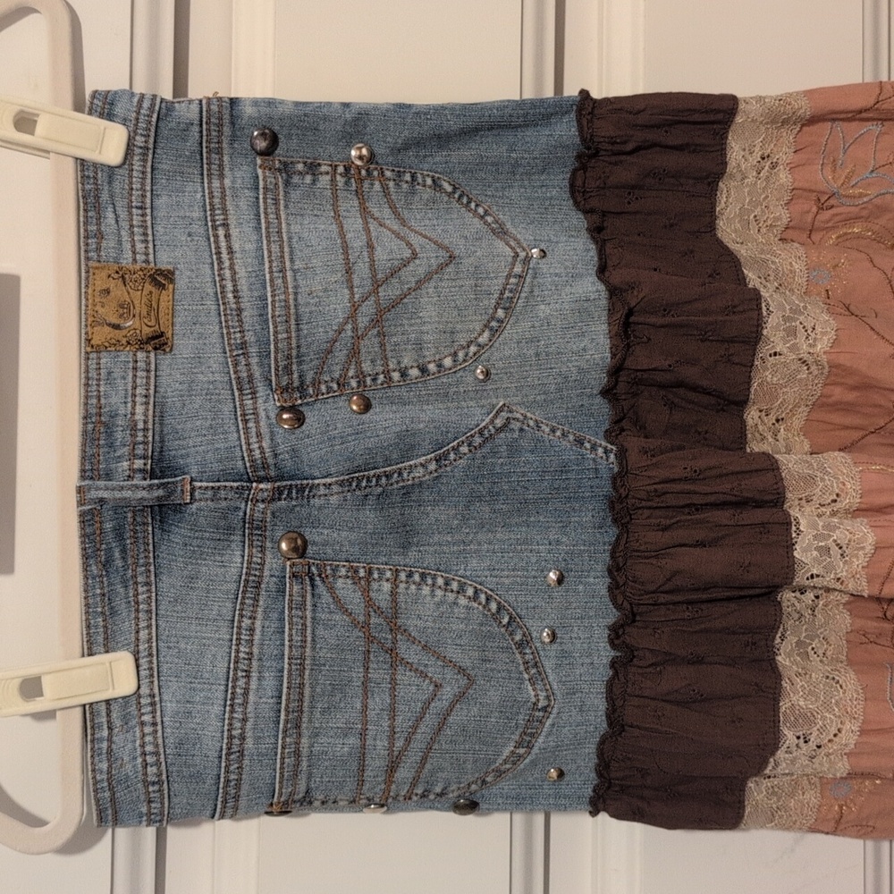 CANDIES Vintage Denim Skirt w/ Studs And Tiered Eyelet & Lace Fabric Junior's 7 - Picture 3 of 9